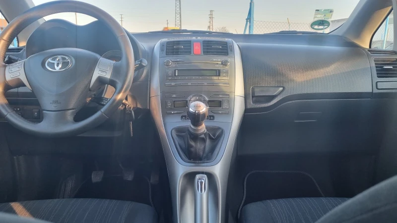 Toyota Auris 1.6, снимка 14 - Автомобили и джипове - 49168324