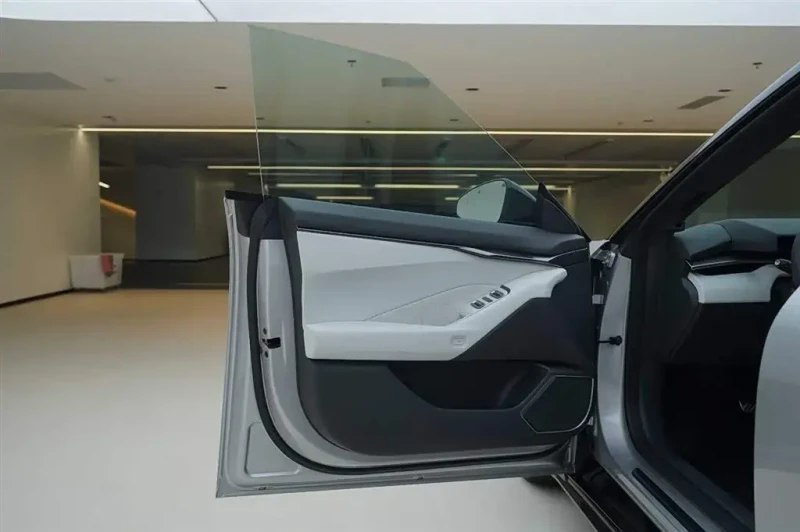 Xpeng P7, снимка 8 - Автомобили и джипове - 52851754