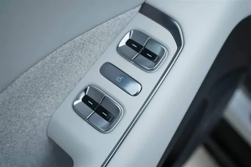 Xpeng P7, снимка 15 - Автомобили и джипове - 52851754