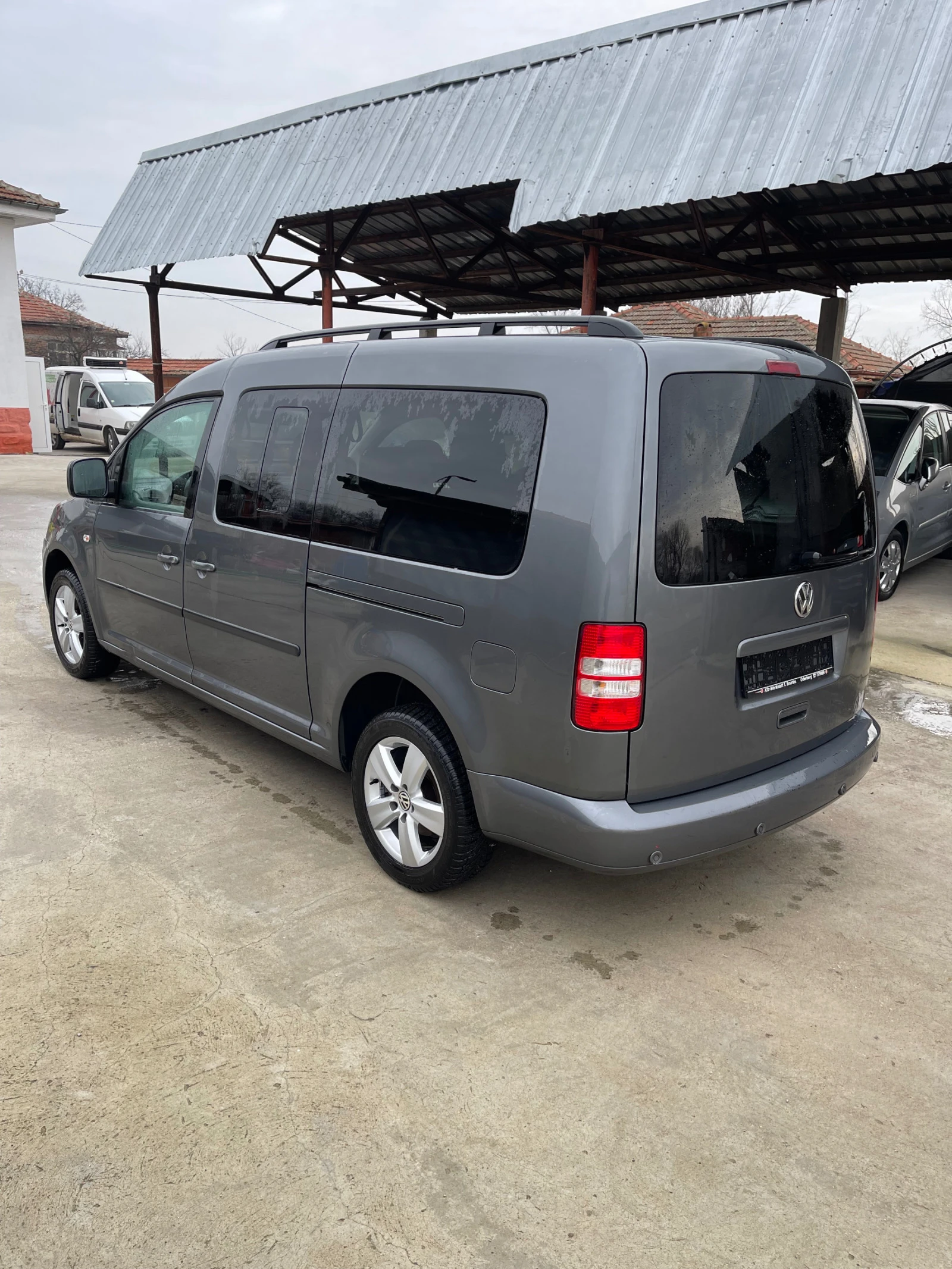 VW Caddy Maxi 6+ 1 - изображение 6