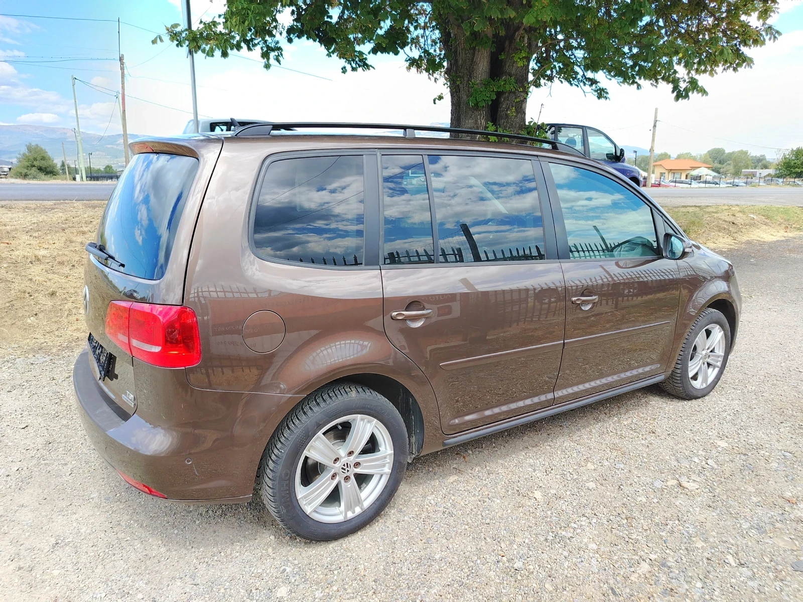 VW Touran 1.6 TDI BLUEMOTION  - изображение 2