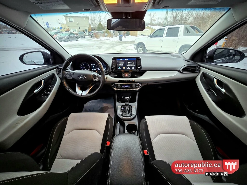 Hyundai Elantra GT * * Carfax* *  - изображение 7