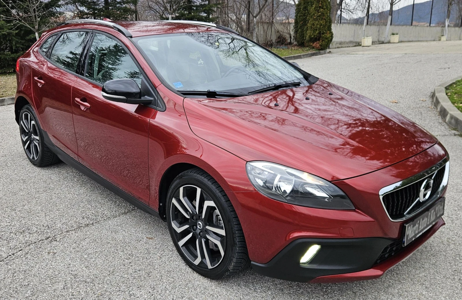 Volvo V40 Cross Country 2.0 D2 - изображение 2
