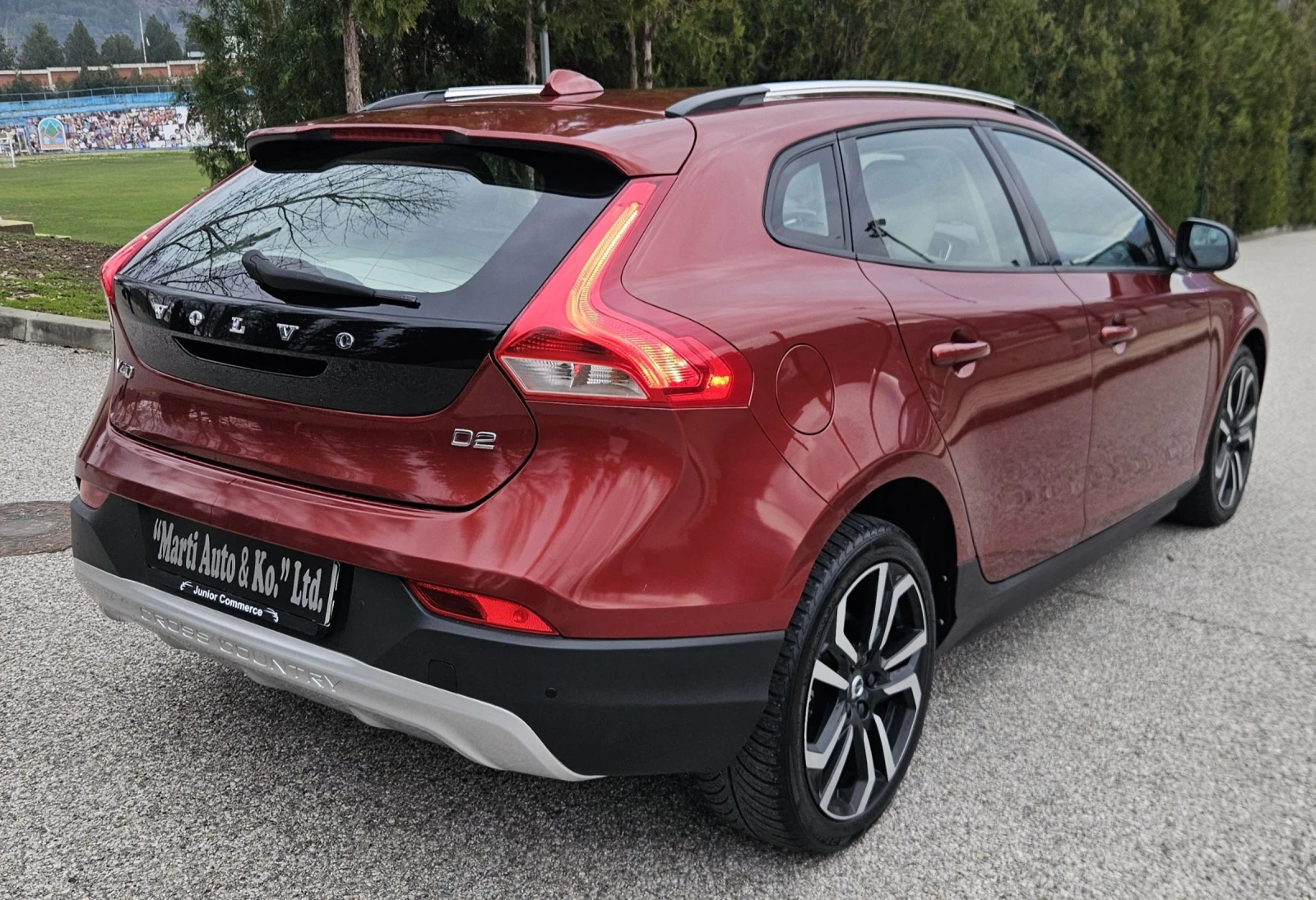 Volvo V40 Cross Country 2.0 D2 - изображение 9