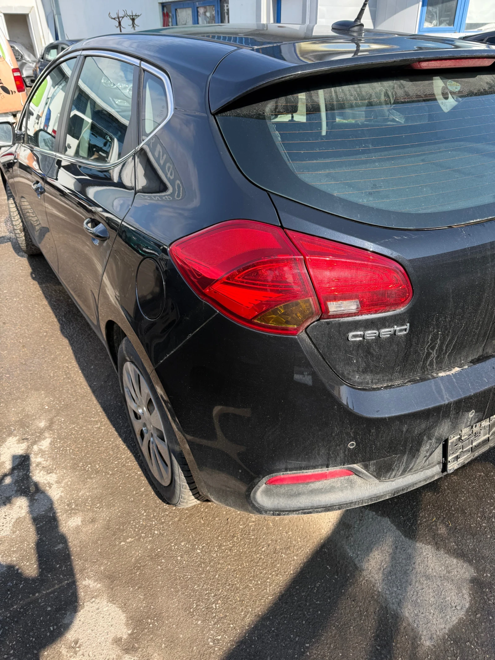 Kia Ceed 1.4, снимка 4 - Автомобили и джипове - 53720382