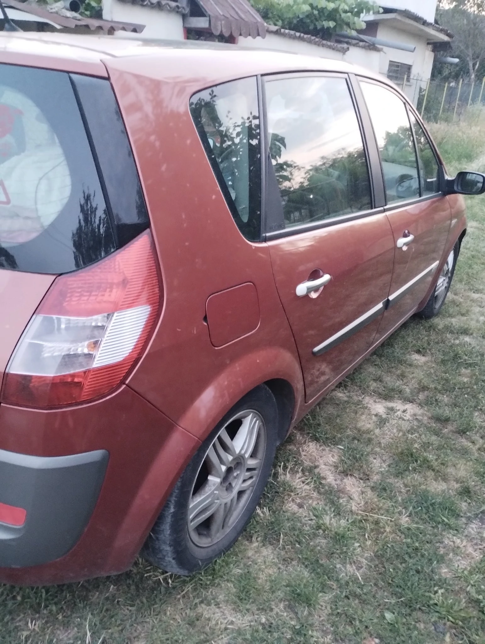 Renault Scenic 2.0 АГУ, снимка 9 - Автомобили и джипове - 53784281