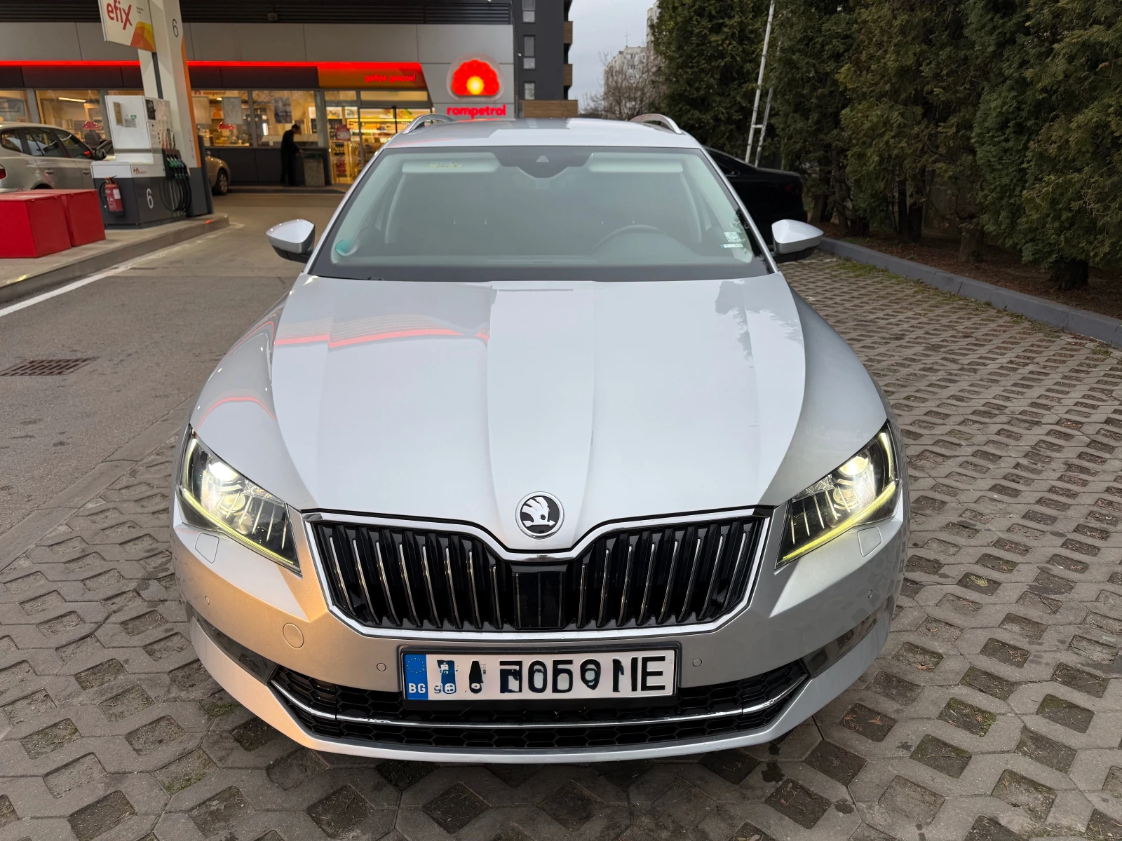 Skoda Superb 4x4, снимка 2 - Автомобили и джипове - 54185156