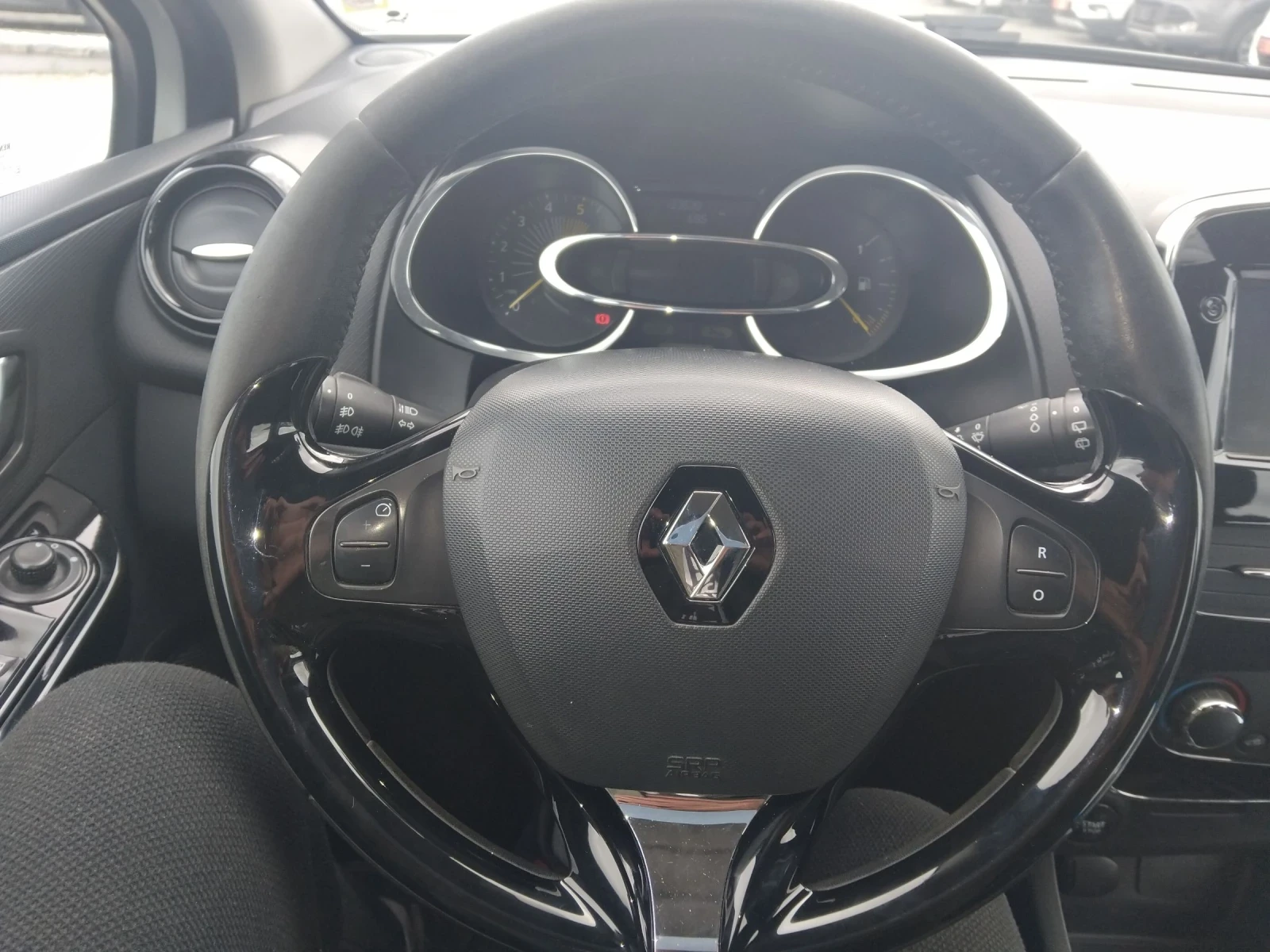 Renault Clio 1.5DCi75ксНАВИ, снимка 12 - Автомобили и джипове - 54088797
