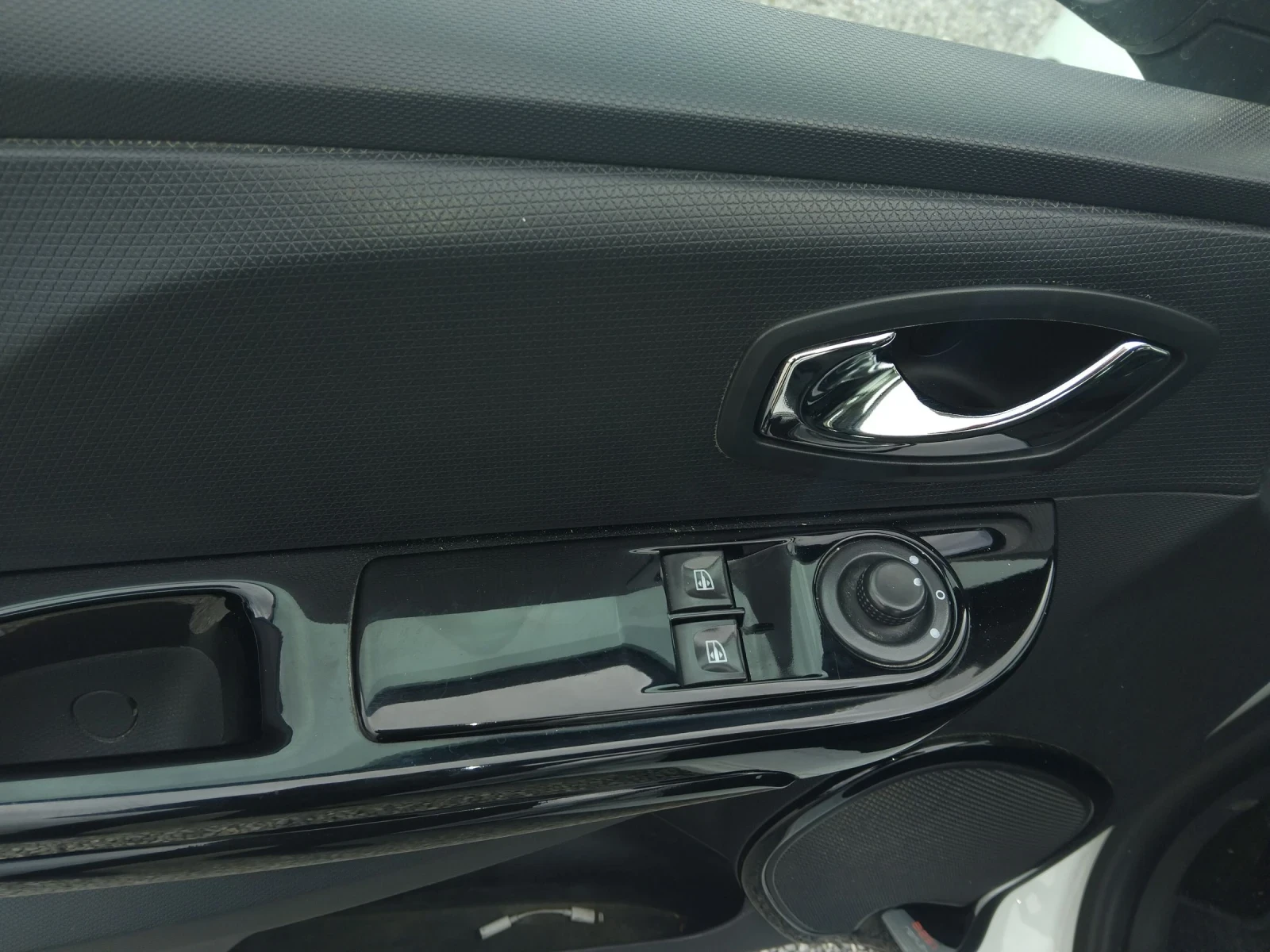 Renault Clio 1.5DCi75ксНАВИ, снимка 11 - Автомобили и джипове - 54088797