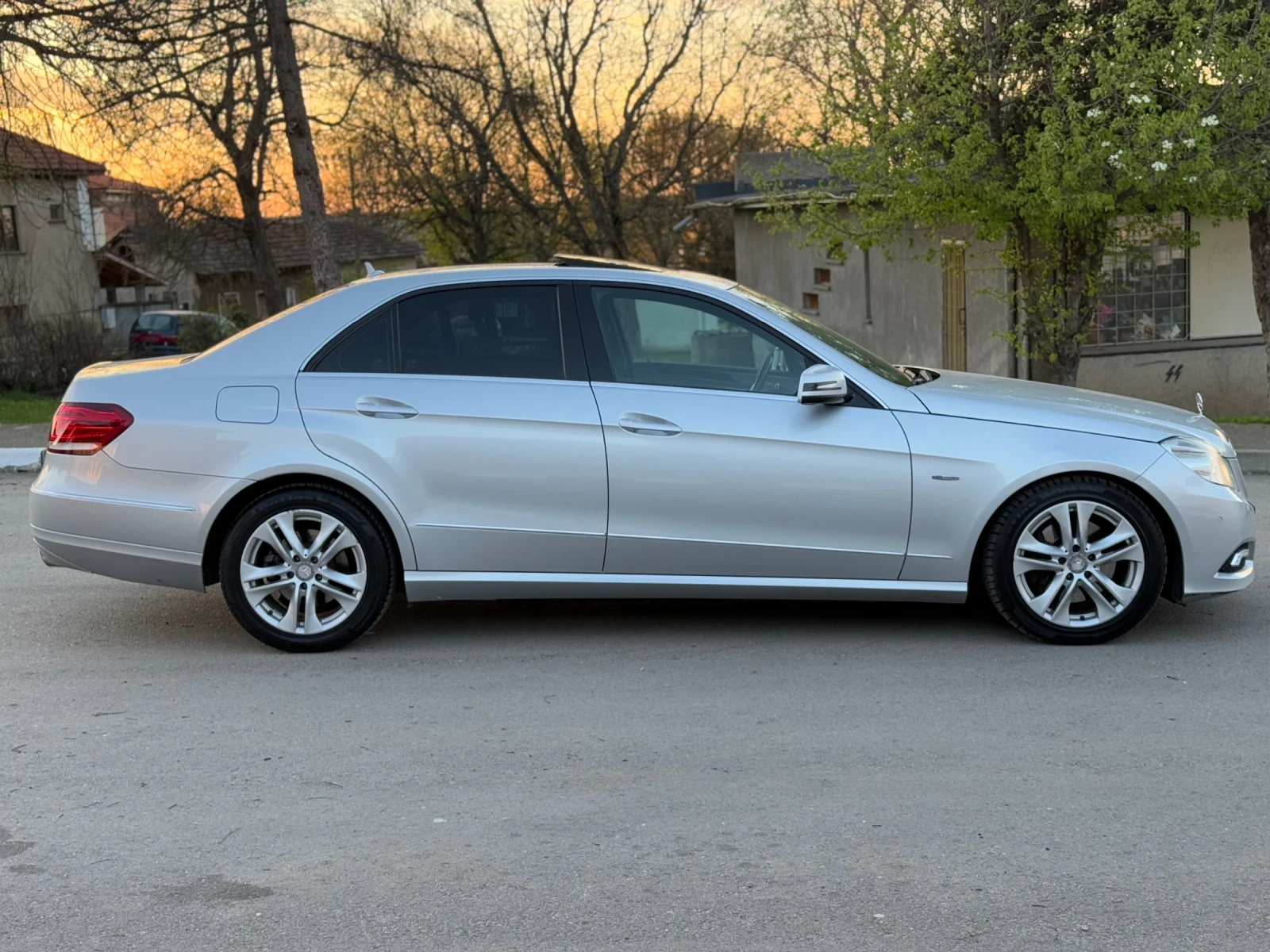 Mercedes-Benz E 350 4MATIC FULL, снимка 2 - Автомобили и джипове - 54139948