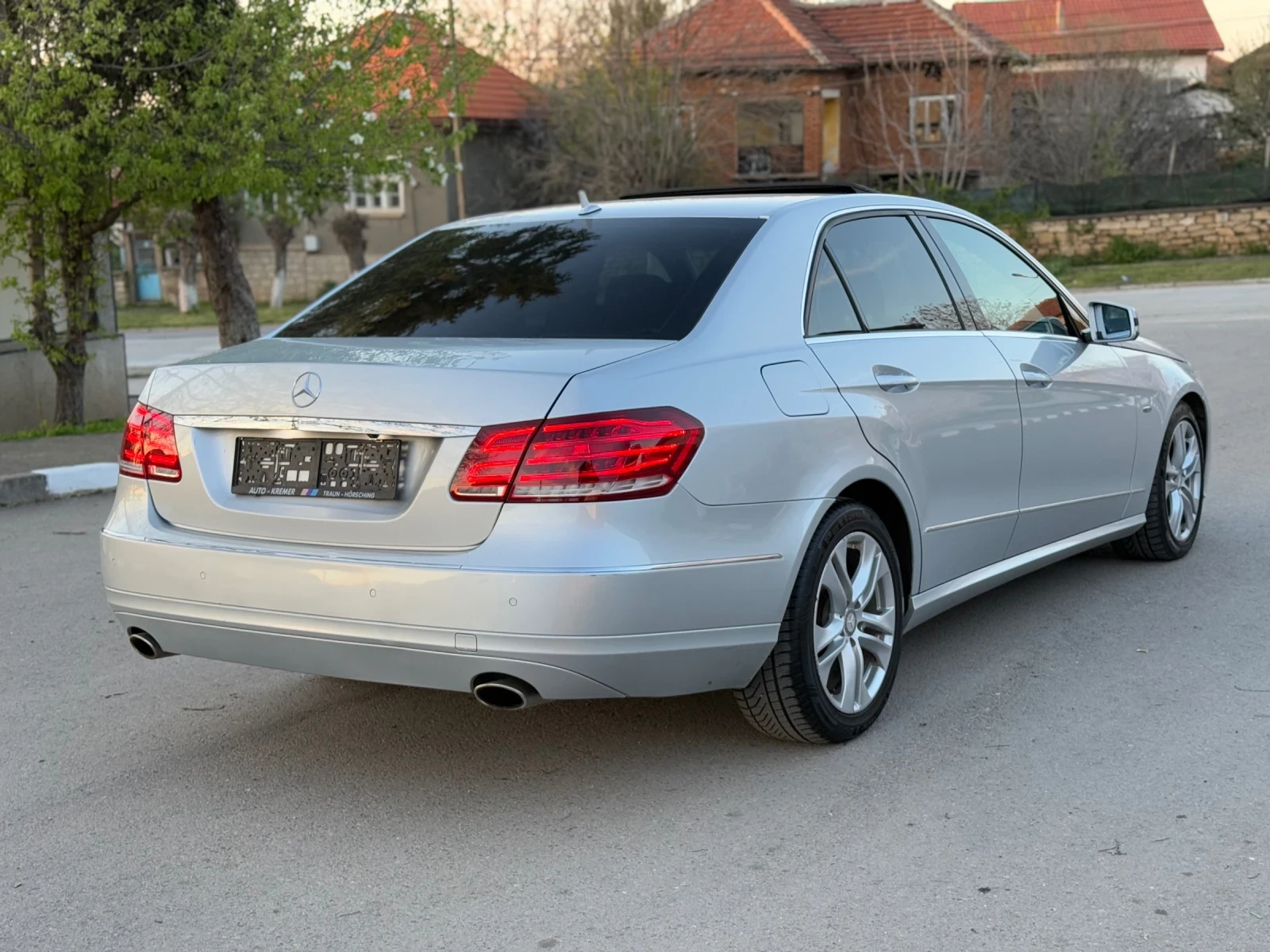Mercedes-Benz E 350 4MATIC FULL, снимка 3 - Автомобили и джипове - 54139948