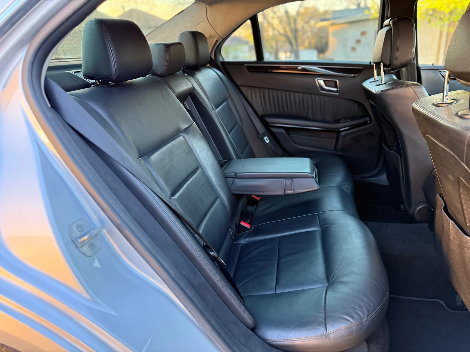 Mercedes-Benz E 350 4MATIC FULL, снимка 12 - Автомобили и джипове - 54139948