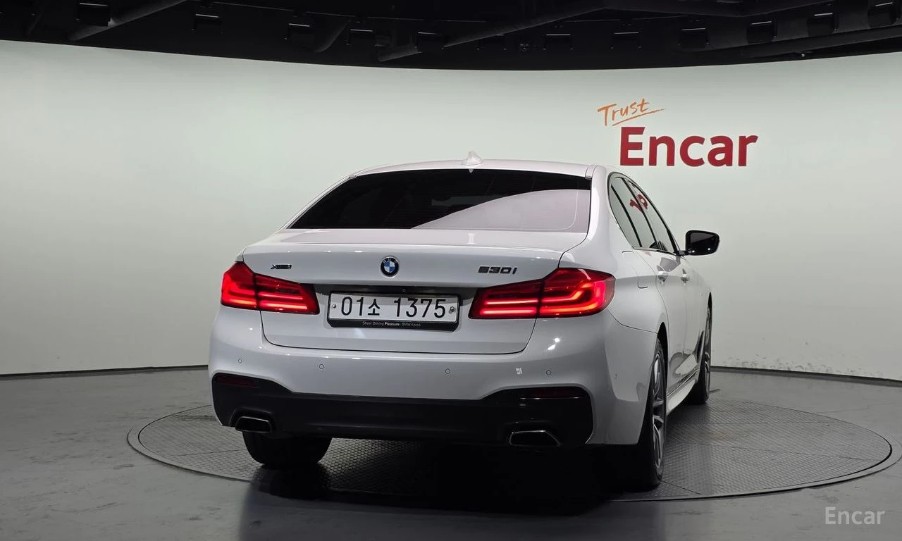 BMW 530 ПОДГРЕВИ * HEAD-UP * 3 КЛЮЧА * АВТОКРЕДИТ, снимка 5 - Автомобили и джипове - 55234118