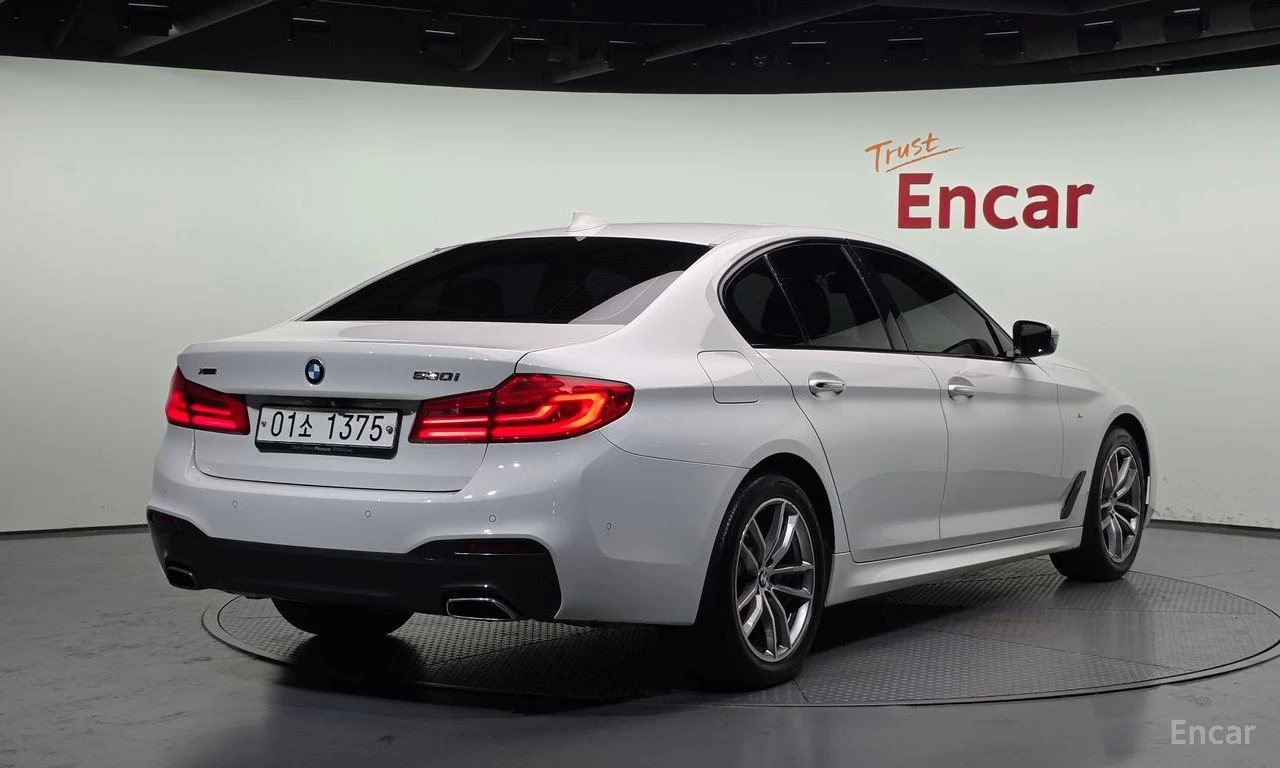 BMW 530 ПОДГРЕВИ * HEAD-UP * 3 КЛЮЧА * АВТОКРЕДИТ, снимка 3 - Автомобили и джипове - 55234118