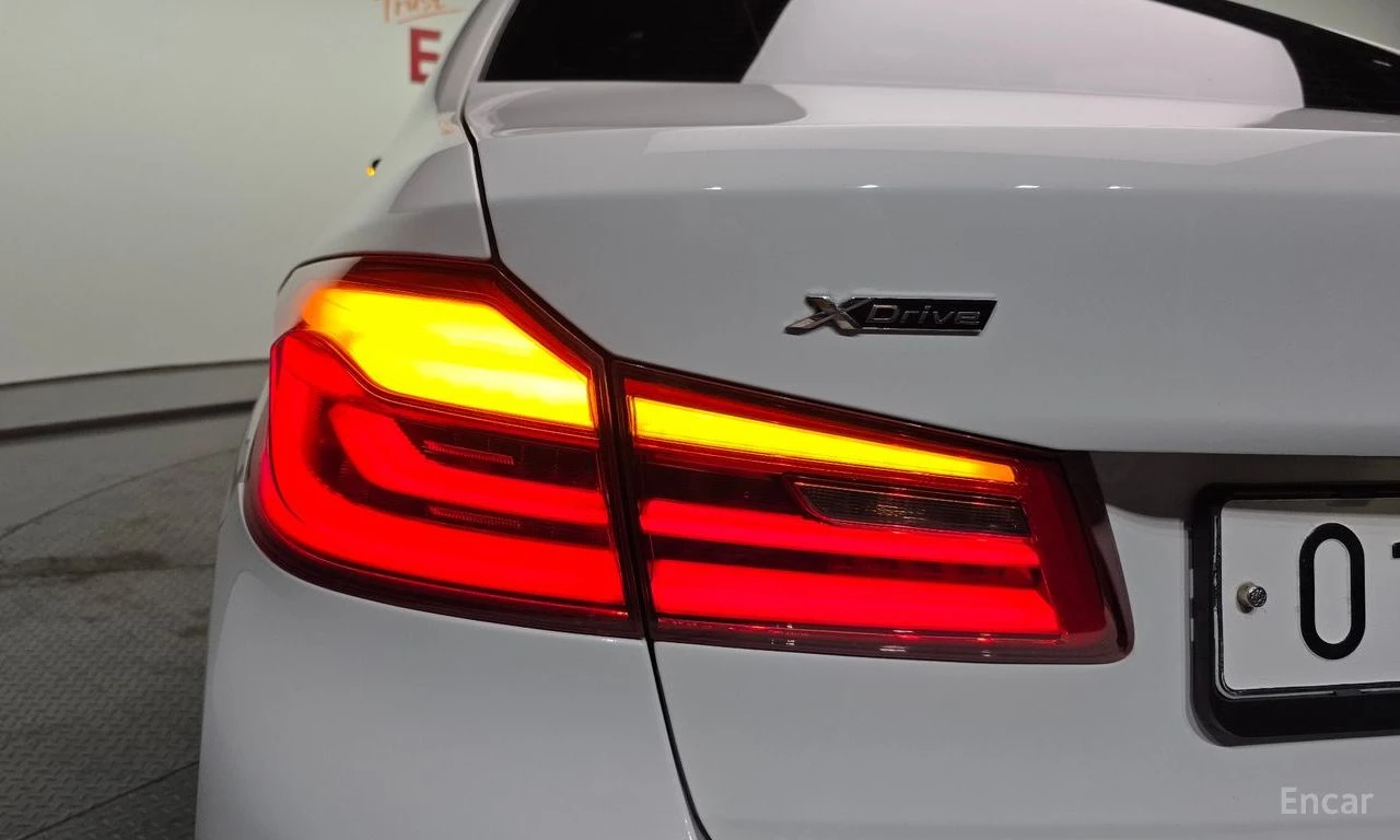 BMW 530 ПОДГРЕВИ * HEAD-UP * 3 КЛЮЧА * АВТОКРЕДИТ, снимка 9 - Автомобили и джипове - 55234118