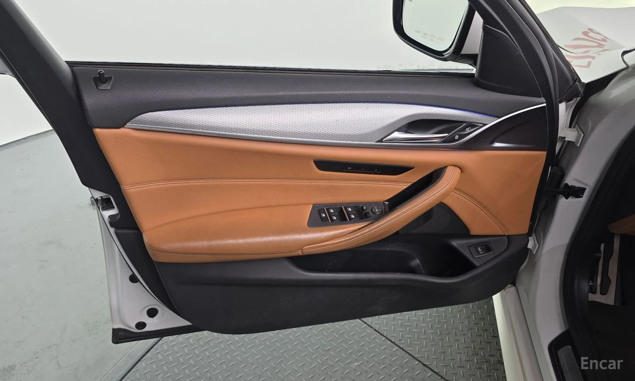 BMW 530 ПОДГРЕВИ * HEAD-UP * 3 КЛЮЧА * АВТОКРЕДИТ, снимка 14 - Автомобили и джипове - 55234118