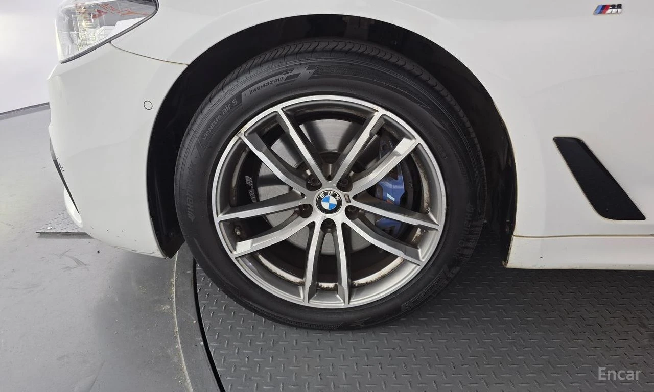 BMW 530 ПОДГРЕВИ * HEAD-UP * 3 КЛЮЧА * АВТОКРЕДИТ, снимка 6 - Автомобили и джипове - 55234118