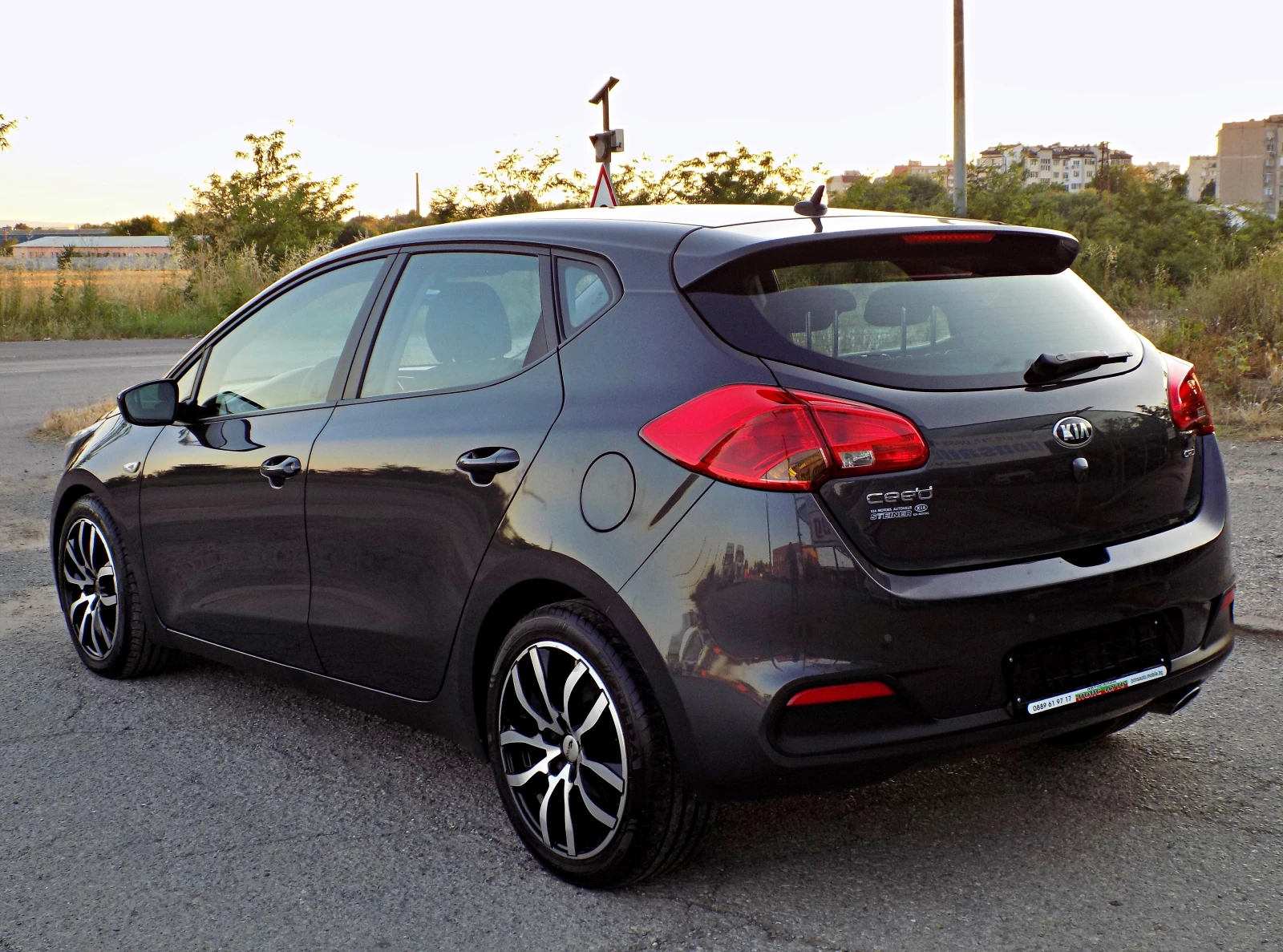 Kia Ceed 1.4CRDi/КЛИМАТРОНИК/NAVi/КАМЕРА/LED/КАТО НОВА, снимка 5 - Автомобили и джипове - 55244878