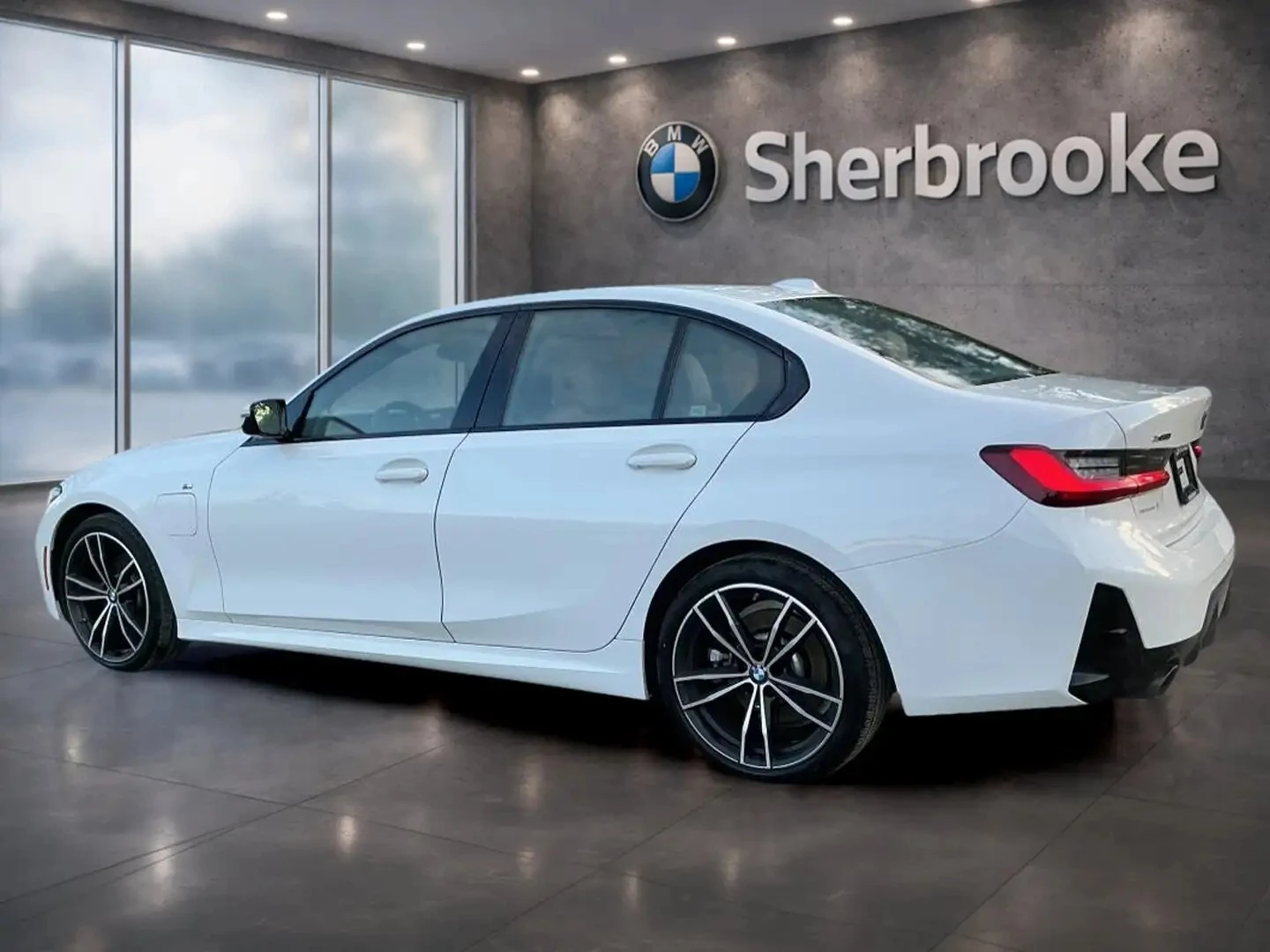 BMW 330 e PREMIUM M SPORT PKG ЦЕНА ДО БЪЛГАРИЯ АВТОКРЕДИТ, снимка 6 - Автомобили и джипове - 55990845