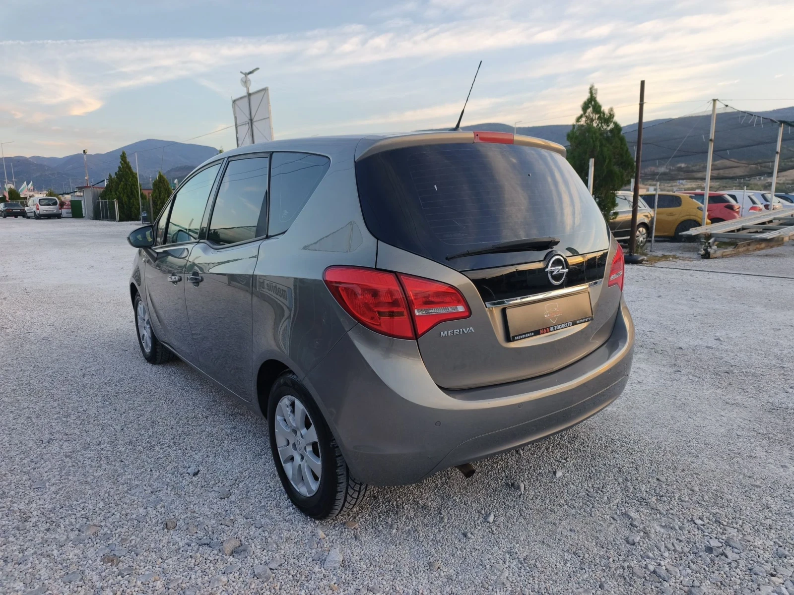 Opel Meriva 1.4i, снимка 8 - Автомобили и джипове - 56405464