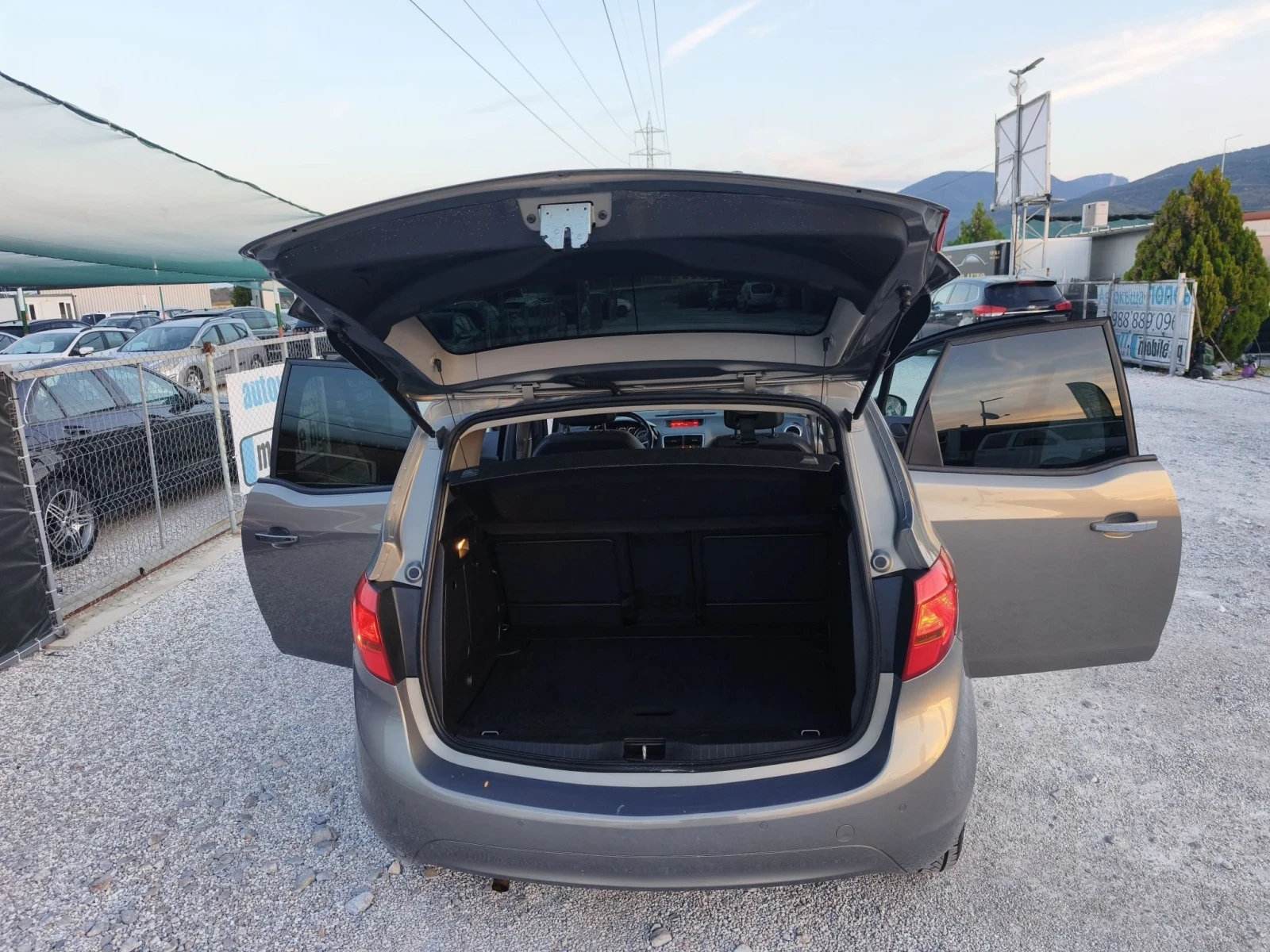 Opel Meriva 1.4i, снимка 4 - Автомобили и джипове - 56405464