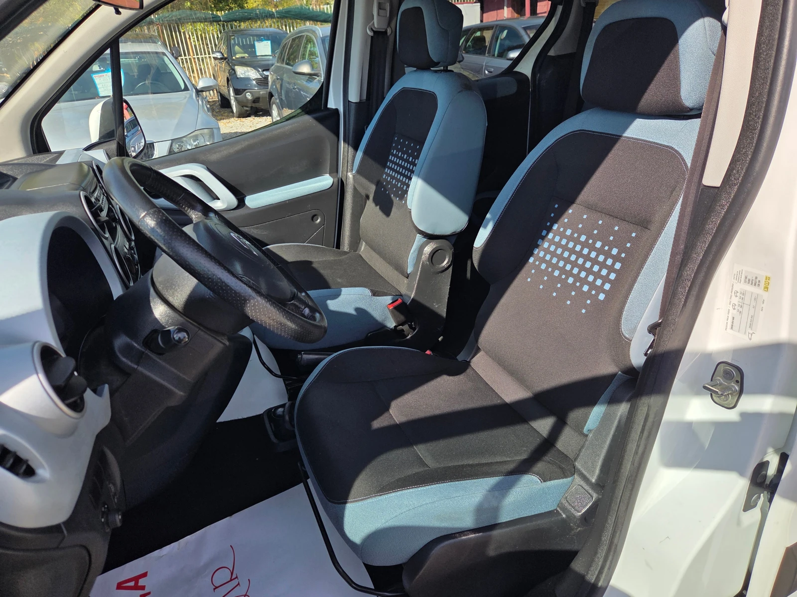 Citroen Berlingo 1.6HDI, снимка 14 - Автомобили и джипове - 56565687