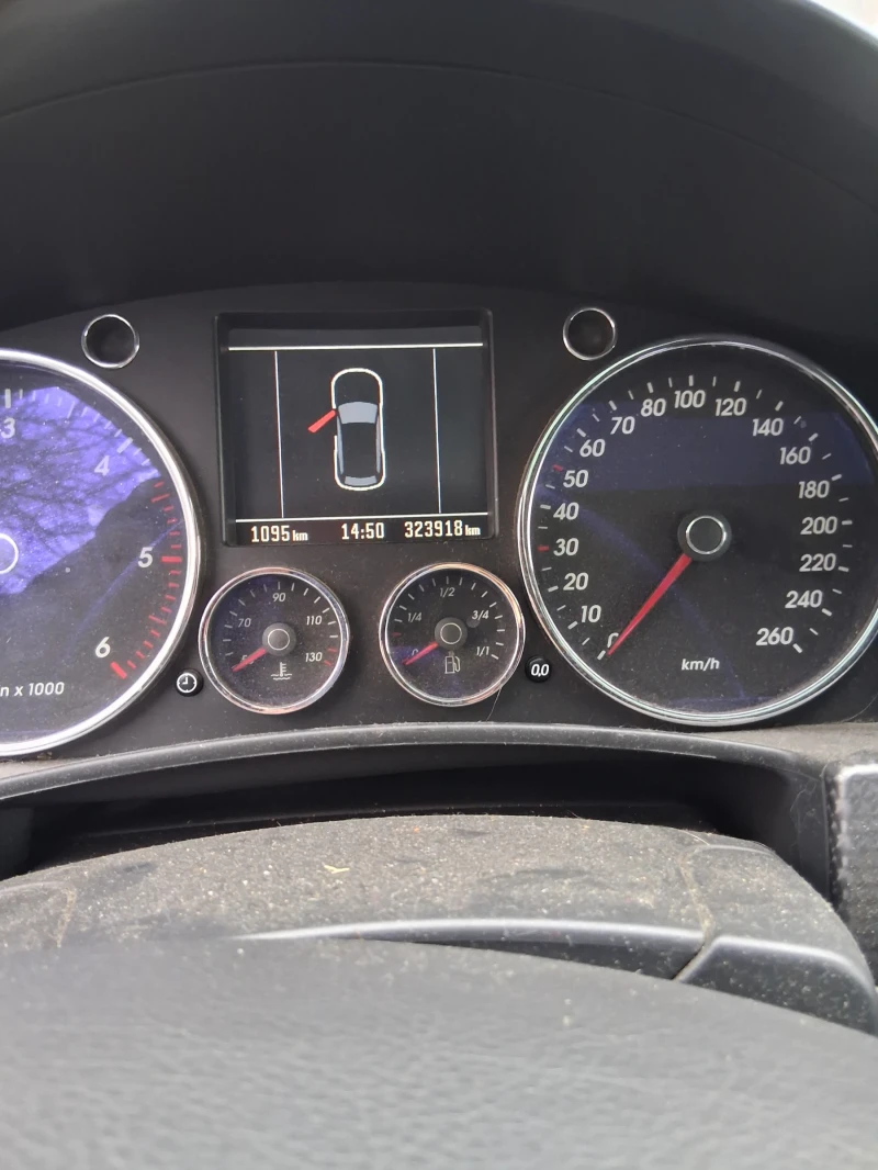 VW Touareg 3.0 tdi 224+ + R-line, снимка 12 - Автомобили и джипове - 52977458