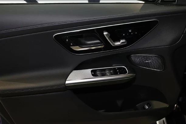 Mercedes-Benz GLC 220 d 4Matic = AMG Line = Advanced Plus Гаранция, снимка 3 - Автомобили и джипове - 55325336