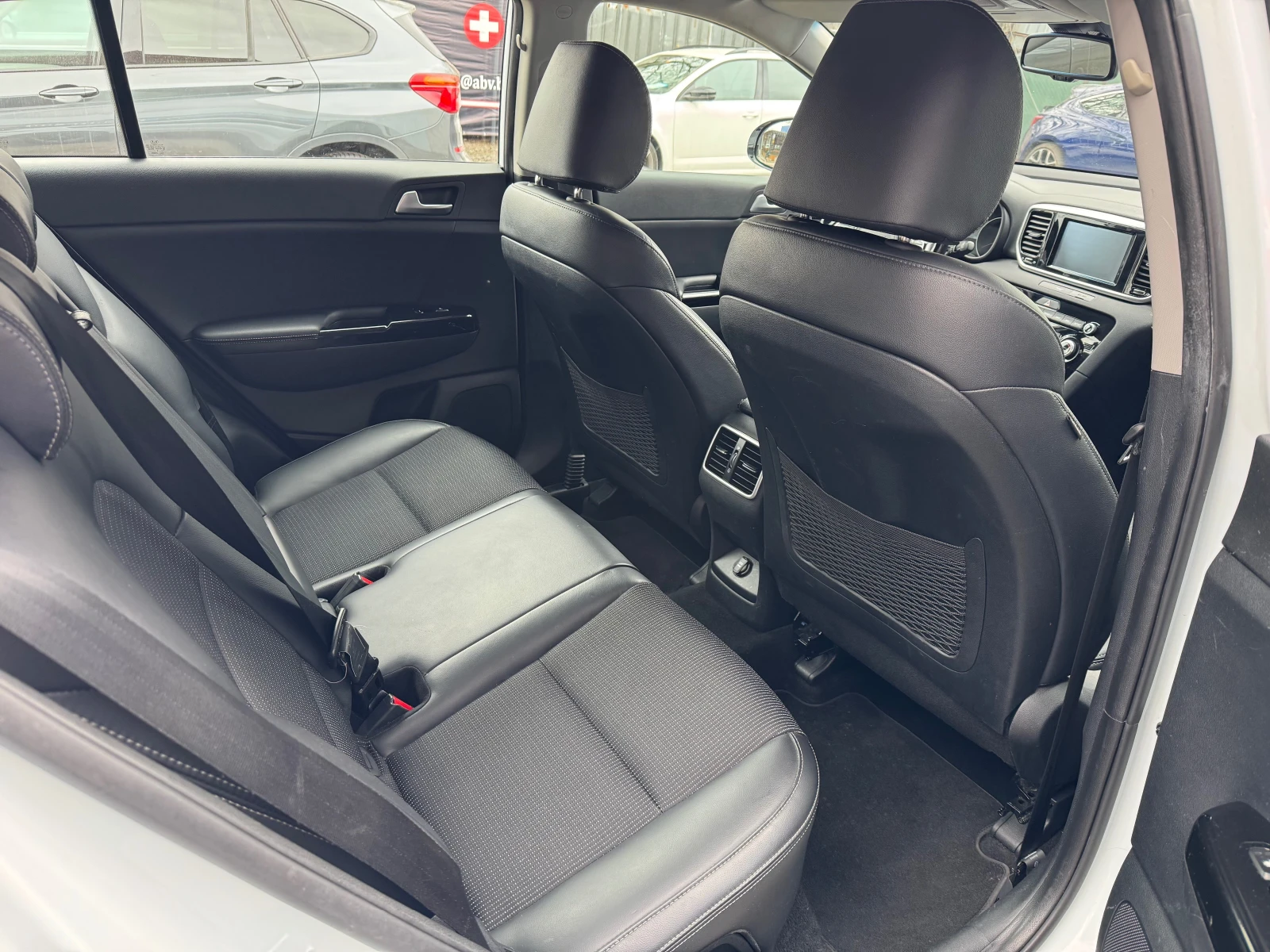 Kia Sportage 1.6 турбо , 4х4 фейслифт , автомат   , Швейцария, снимка 11 - Автомобили и джипове - 53950589