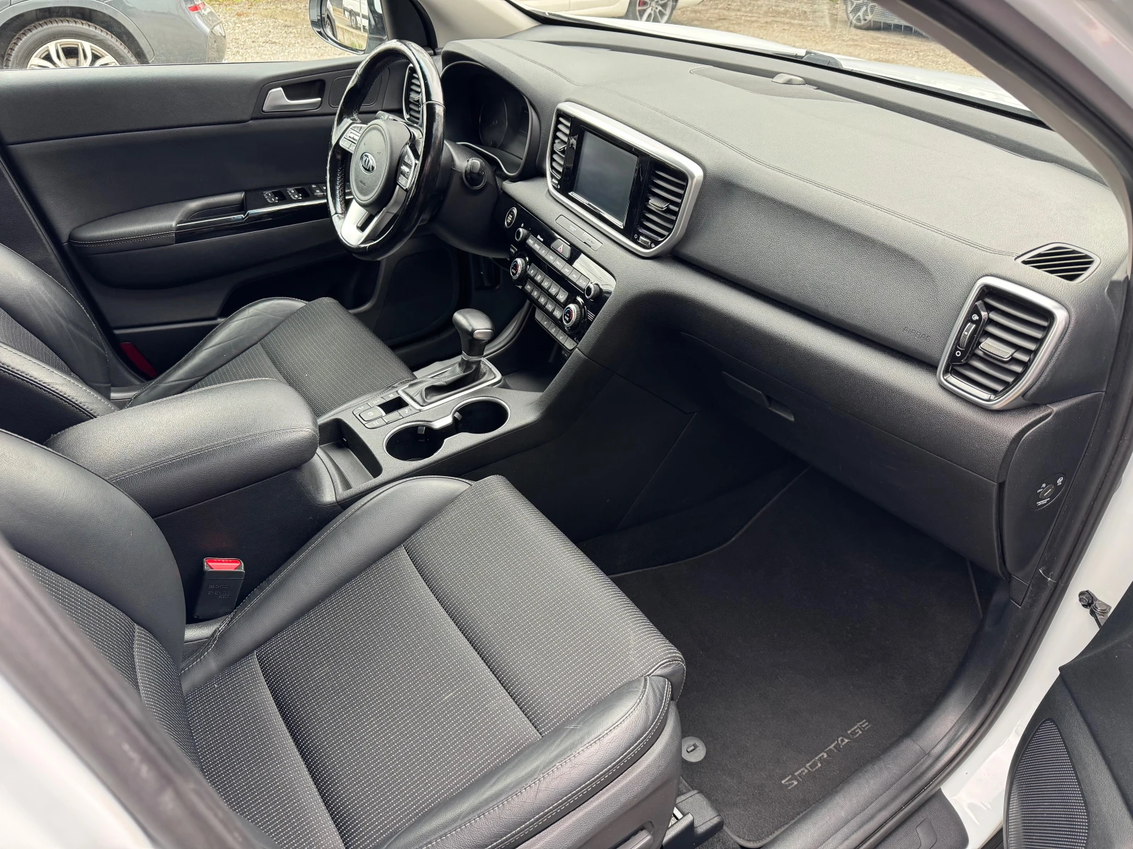 Kia Sportage 1.6 турбо , 4х4 фейслифт , автомат   , Швейцария, снимка 10 - Автомобили и джипове - 53950589