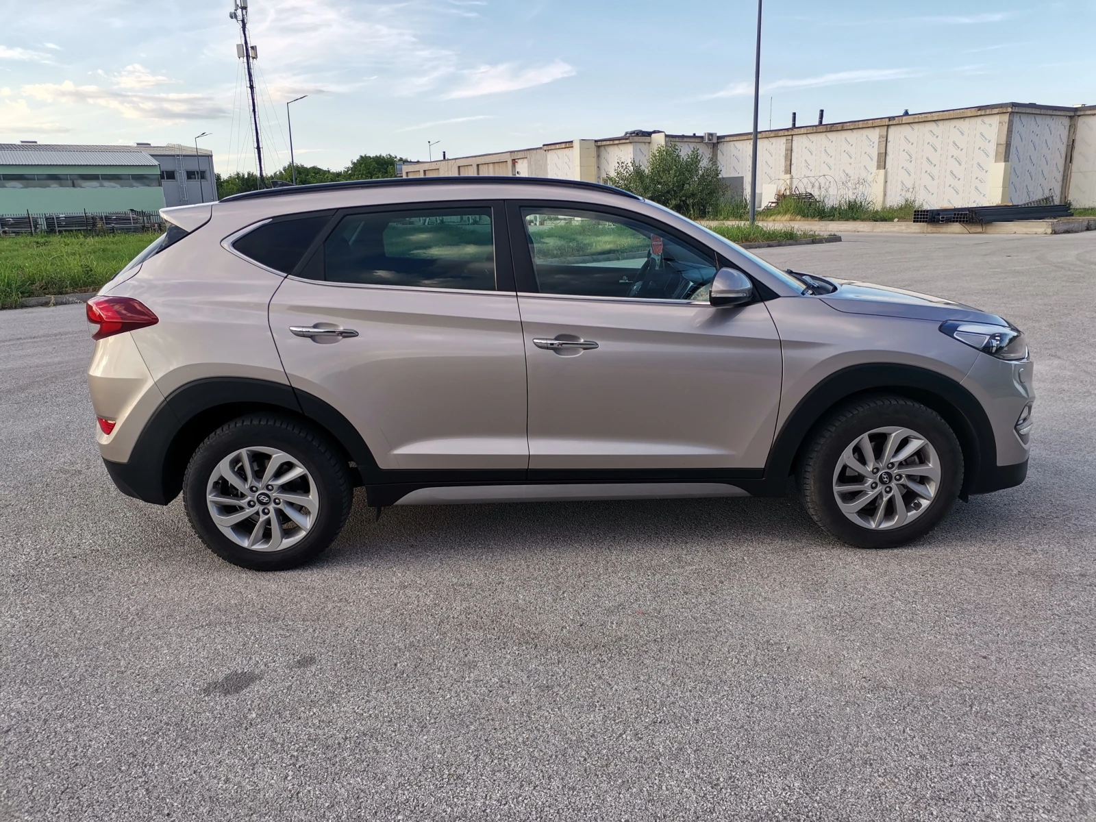 Hyundai Tucson  Xennon/Ст.Таван/, снимка 6 - Автомобили и джипове - 55074580