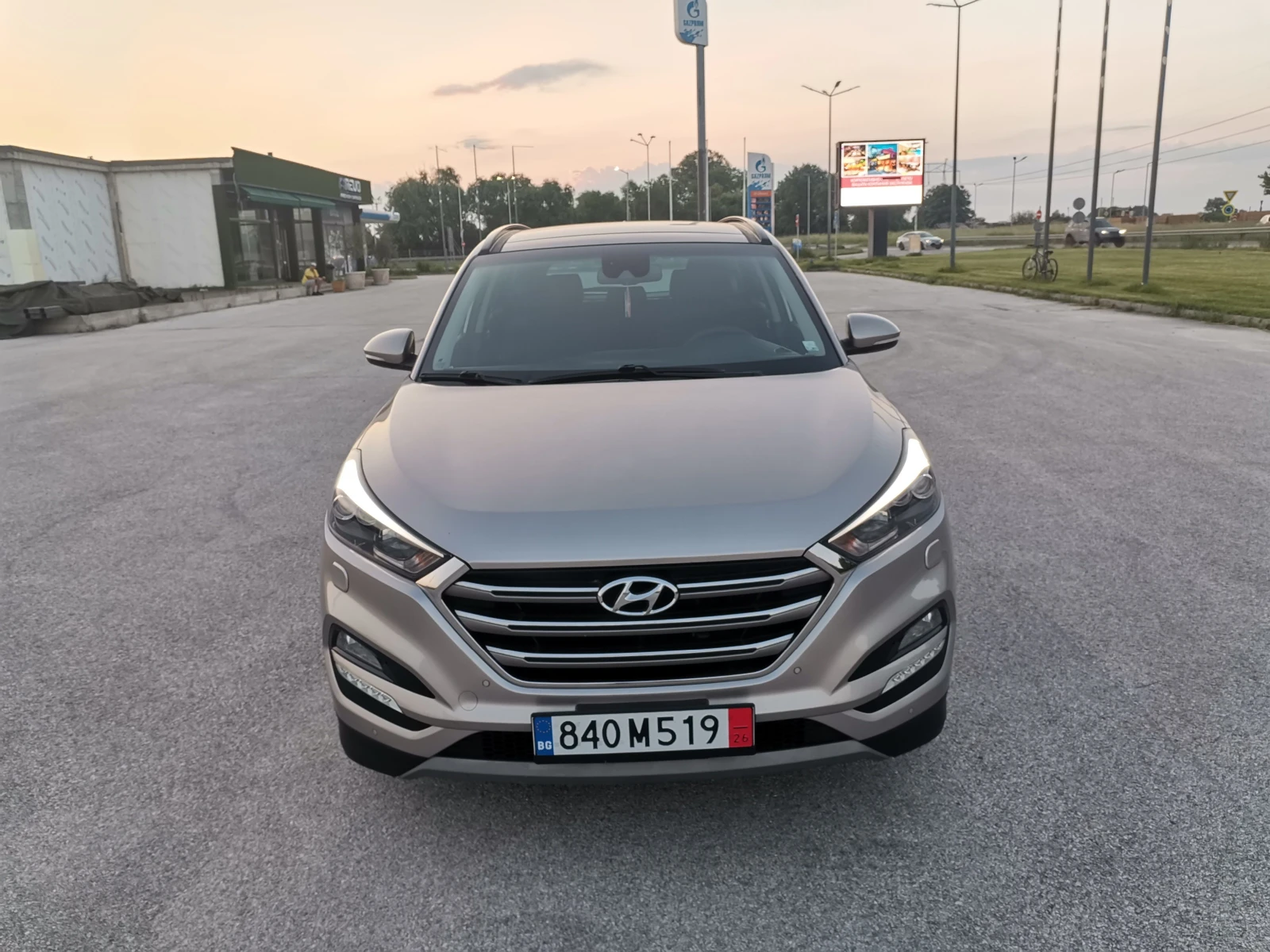 Hyundai Tucson  Xennon/Ст.Таван/, снимка 8 - Автомобили и джипове - 55074580