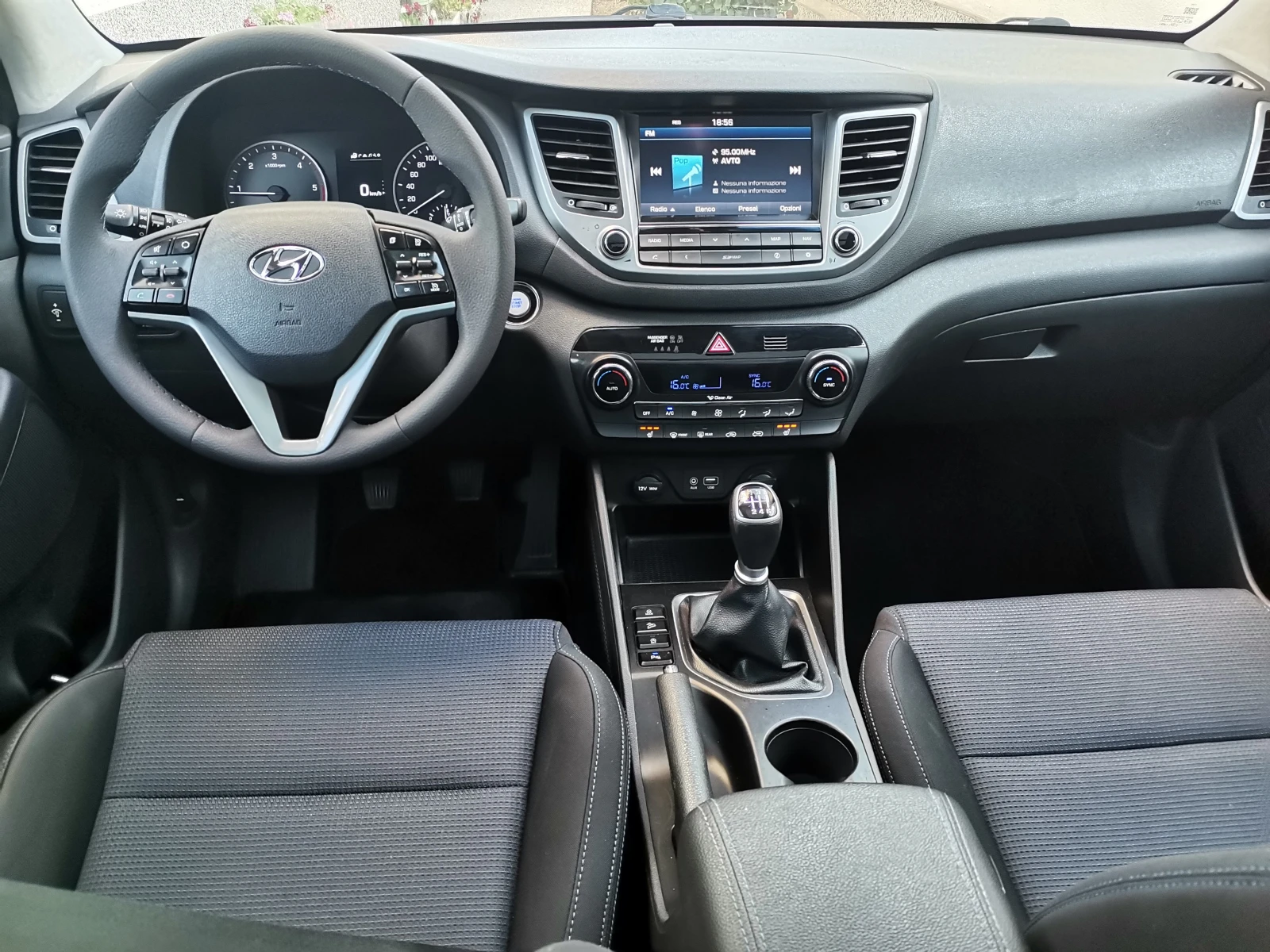 Hyundai Tucson  Xennon/Ст.Таван/, снимка 13 - Автомобили и джипове - 55074580