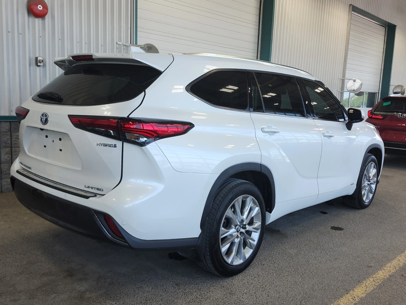 Toyota Highlander HYBRID LIMITED * * AWD * * CARFAX * * АВТО КРЕДИT, снимка 3 - Автомобили и джипове - 55105912