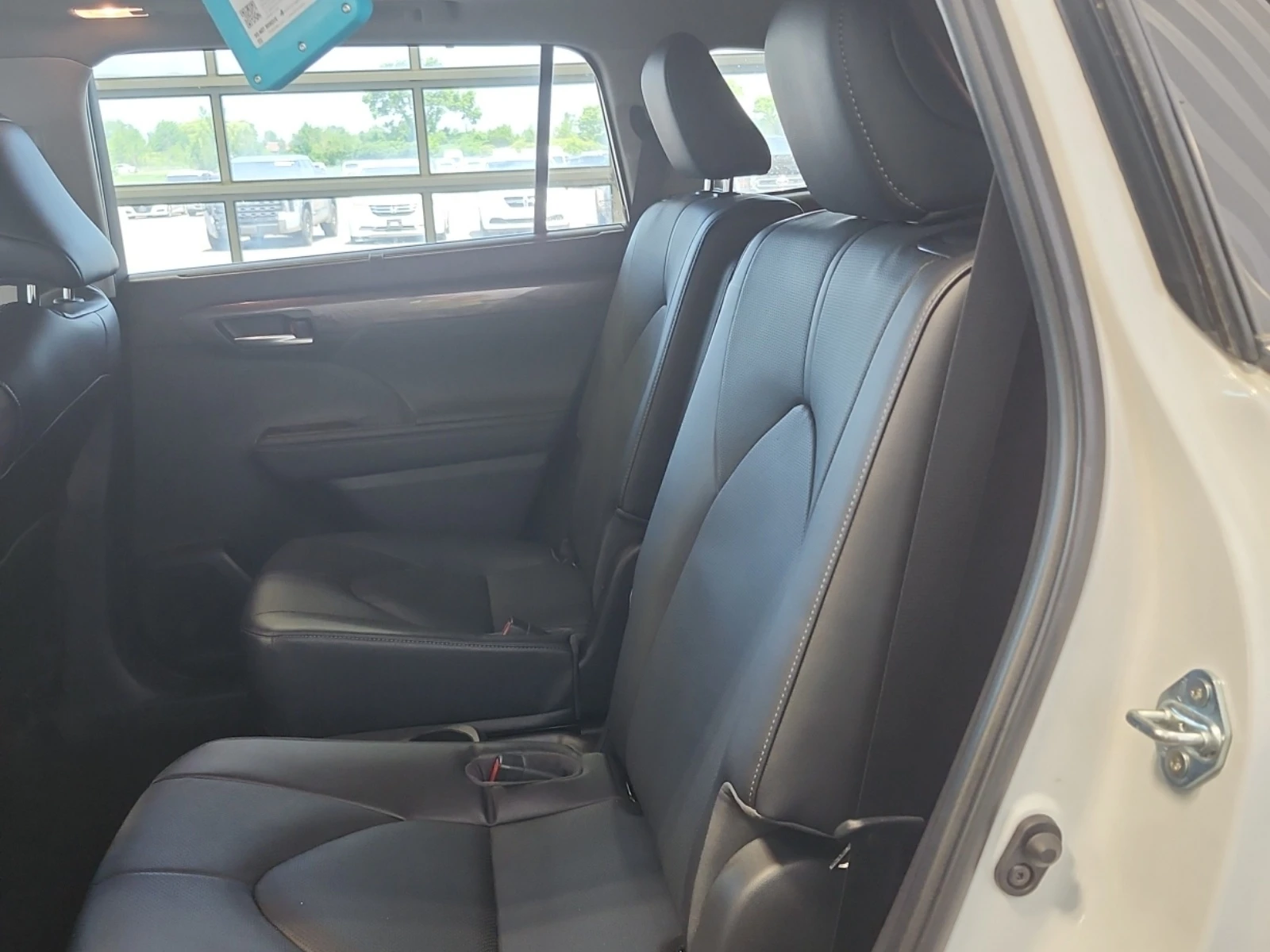 Toyota Highlander HYBRID LIMITED * * AWD * * CARFAX * * АВТО КРЕДИT, снимка 8 - Автомобили и джипове - 55105912