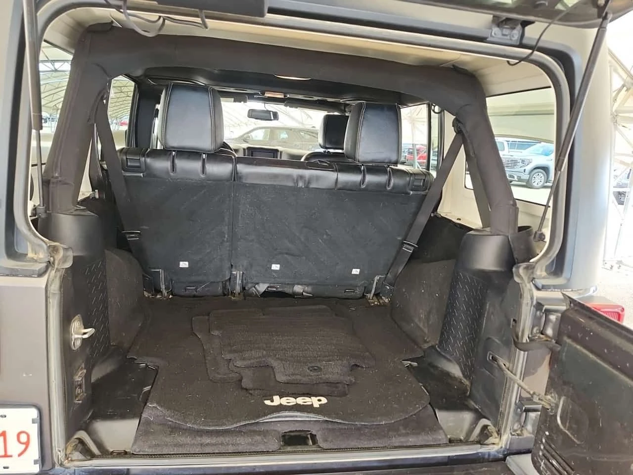 Jeep Wrangler * SAHARA * АВТОКРЕДИТ БЕЗ ПЪРВОНАЧАЛНА ВНОСКА* , снимка 13 - Автомобили и джипове - 55140654
