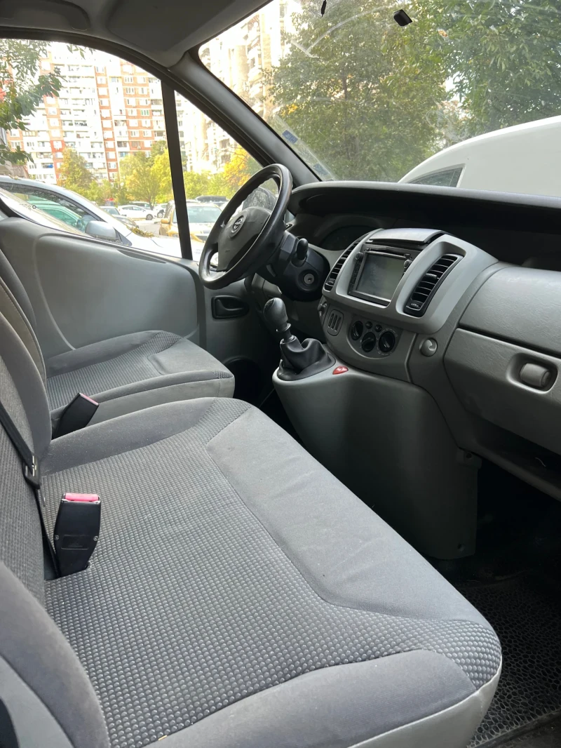 Opel Vivaro Бус, снимка 10 - Бусове и автобуси - 47626528