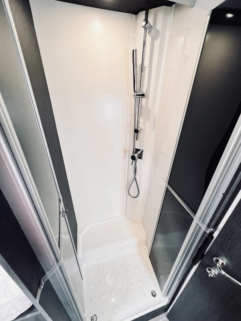 Кемпер ROLLER TEAM Kronos 284 TL 5 местен АВТОМАТИК DOMETIC, снимка 15 - Каравани и кемпери - 50621756