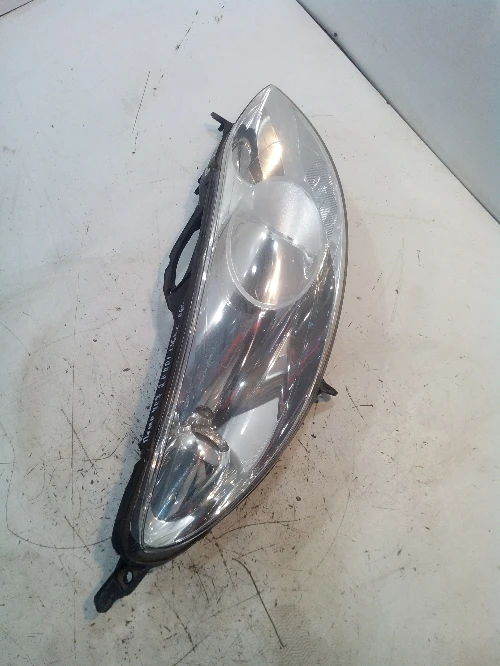 Десен фар за Пежо 407 2.0HDI н:9656668980