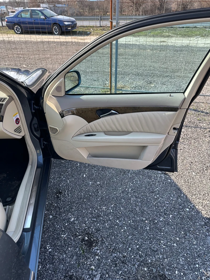 Mercedes-Benz E 320, снимка 11 - Автомобили и джипове - 49391776