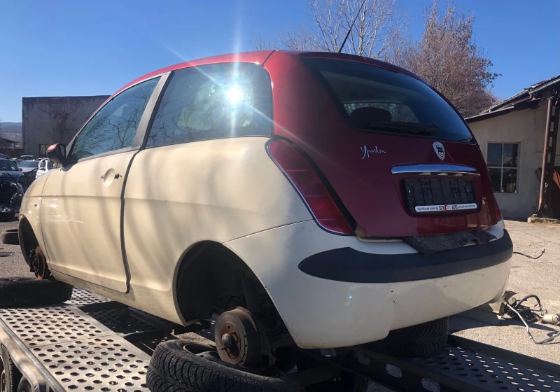 Lancia Ypsilon 1.4 i автоматик, снимка 3 - Автомобили и джипове - 49393112