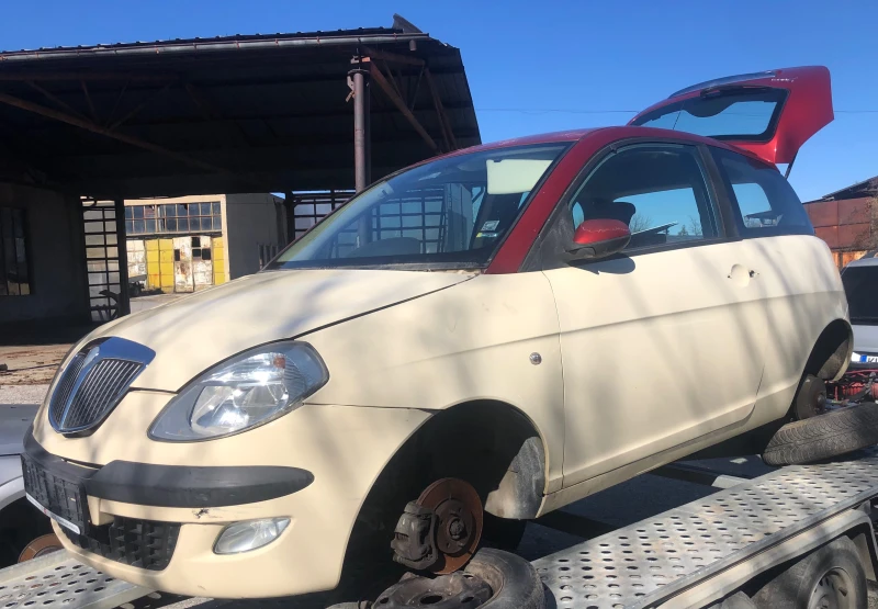 Lancia Ypsilon 1.4 i автоматик, снимка 2 - Автомобили и джипове - 49393112