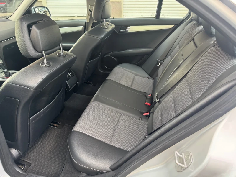 Mercedes-Benz C 220 Avantgarde, снимка 8 - Автомобили и джипове - 52377314
