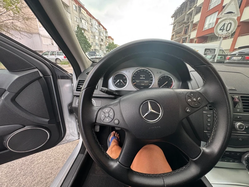 Mercedes-Benz C 220 Avantgarde, снимка 12 - Автомобили и джипове - 52377314