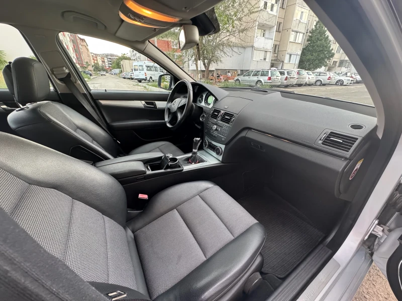 Mercedes-Benz C 220 Avantgarde, снимка 11 - Автомобили и джипове - 52377314