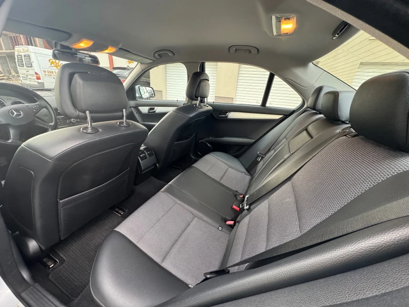 Mercedes-Benz C 220 Avantgarde, снимка 9 - Автомобили и джипове - 52377314