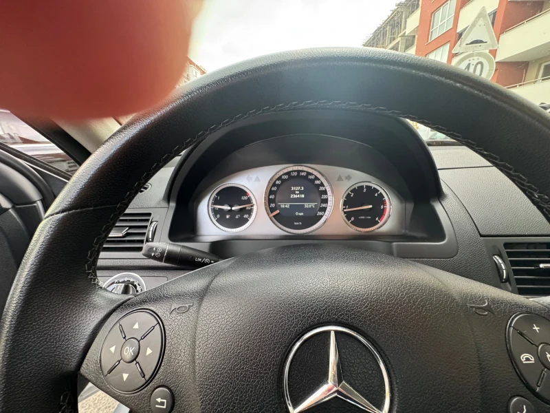 Mercedes-Benz C 220 Avantgarde, снимка 14 - Автомобили и джипове - 52377314