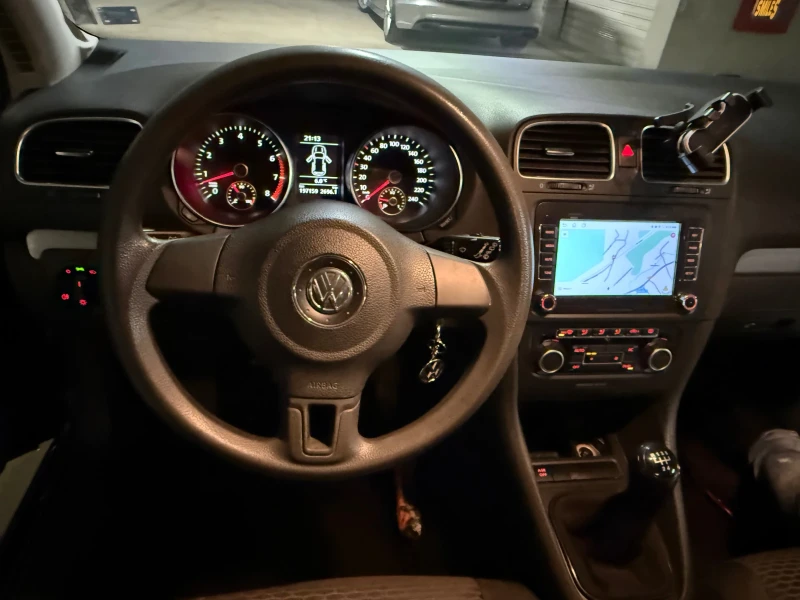 VW Golf Не FSI СТАРИЯТ  МОТОР , снимка 4 - Автомобили и джипове - 53459574