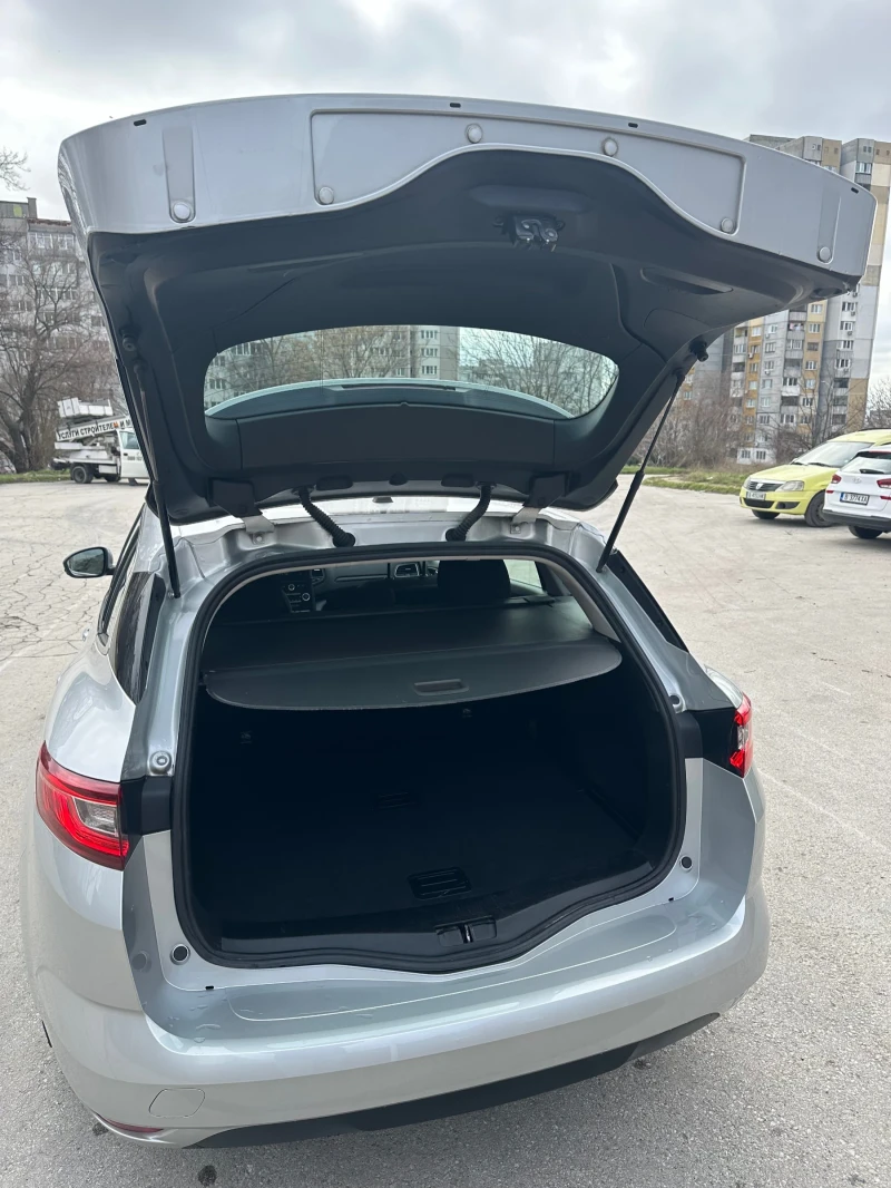 Renault Megane 1.5 дизел , снимка 9 - Автомобили и джипове - 53486448