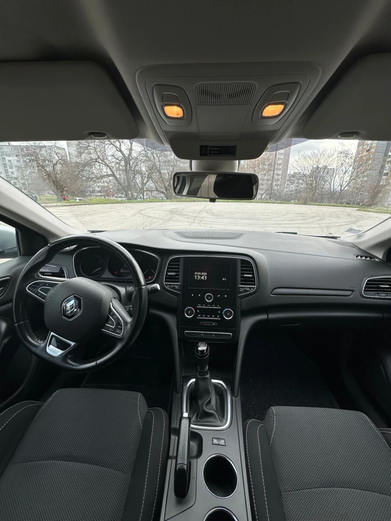 Renault Megane 1.5 дизел , снимка 12 - Автомобили и джипове - 53486448